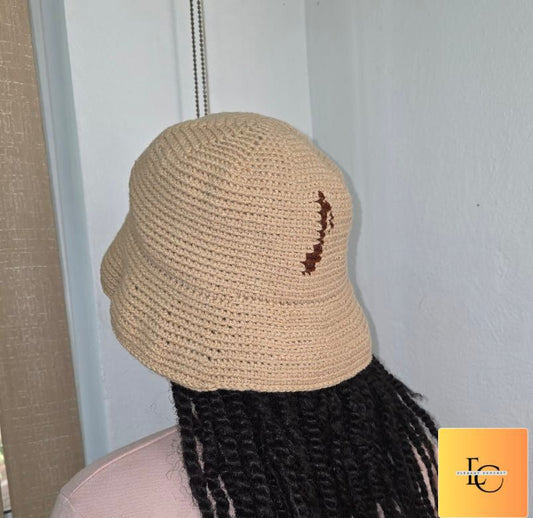 Chapeau artisal stylé fait en crochet à la main